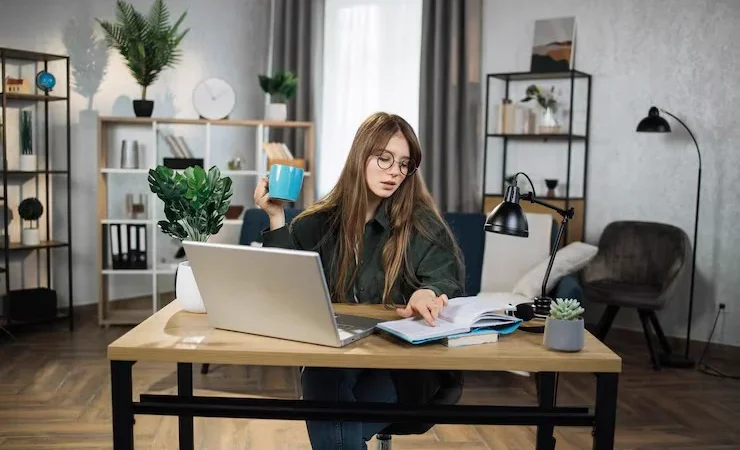 Büyük göğüs gizlemek için ne tür dekoltaj